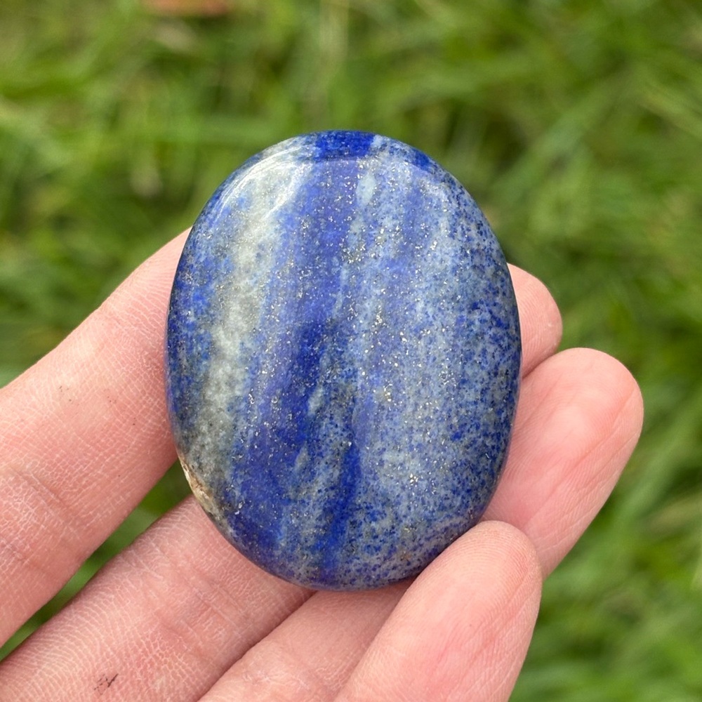 Lapis lazuli palm stone - Picture 2 of 13